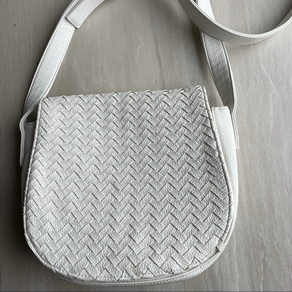 White crossbody bag - Picture 3 of 6
